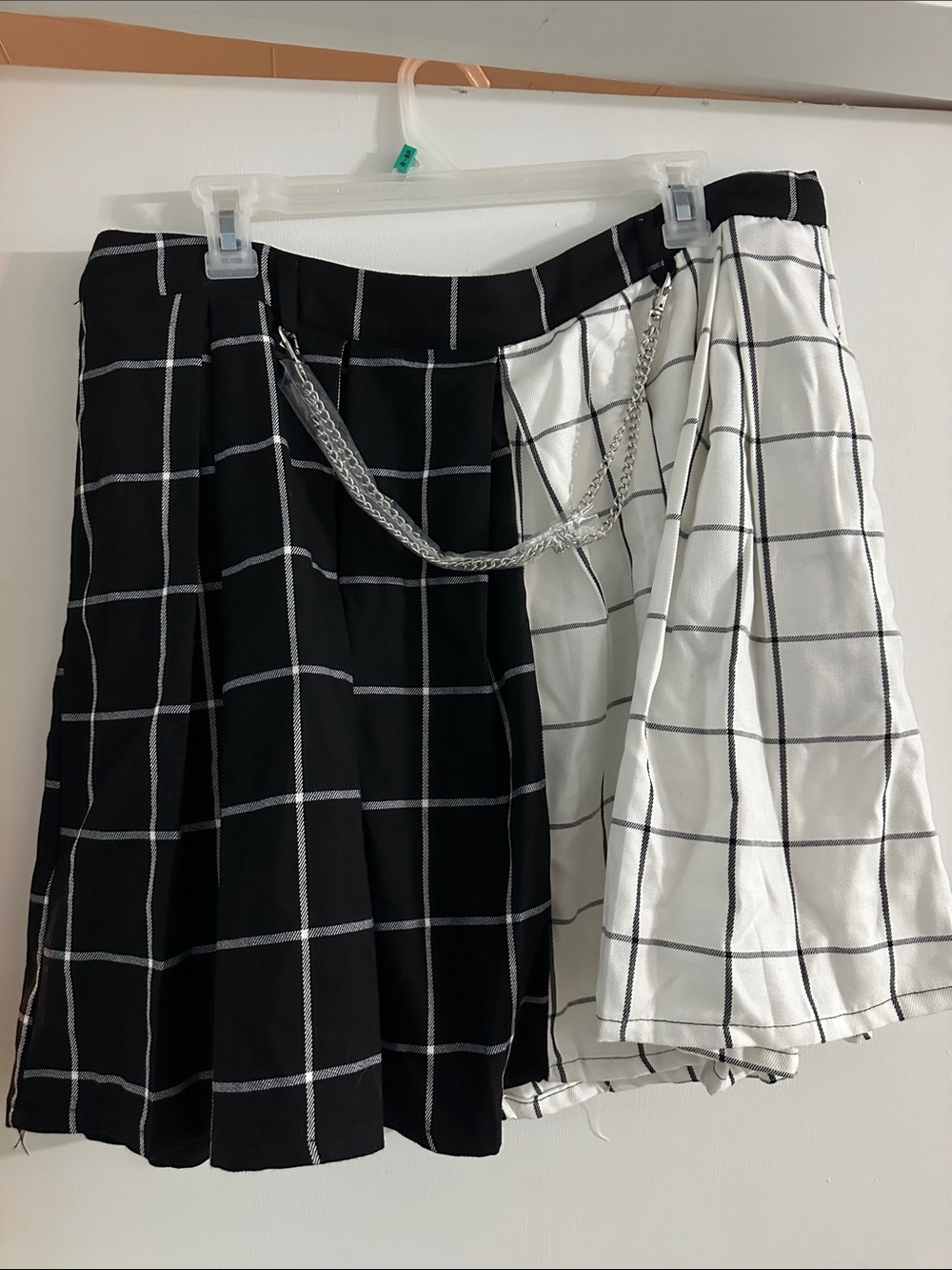 Hot Topic Black & White Grid Pleated Skater Skirt with Chain
